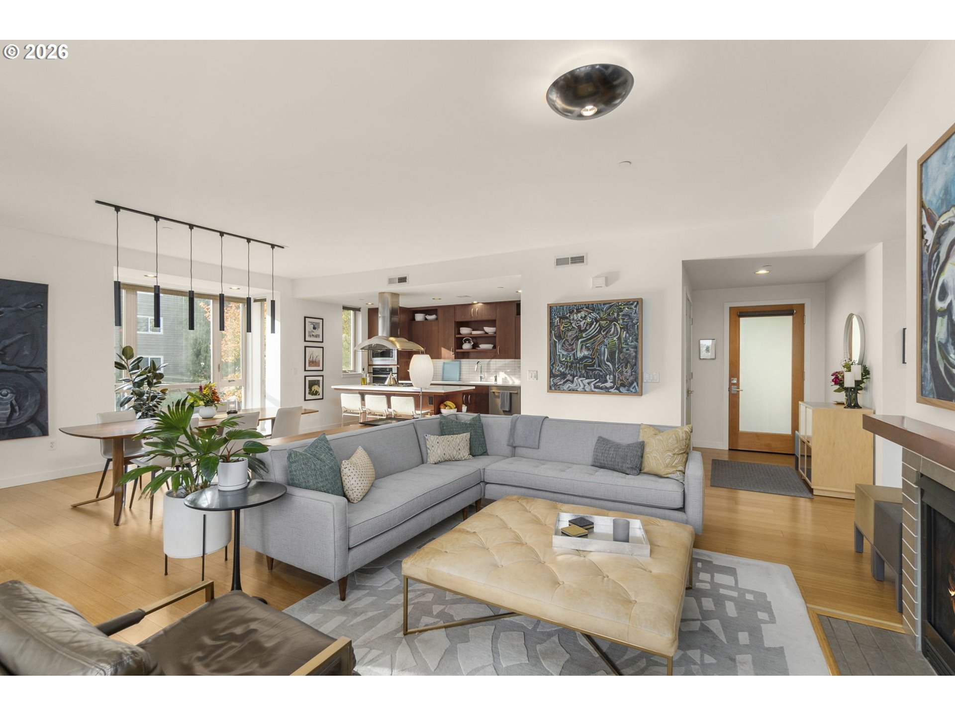 4280 South Corbett Avenue, Unit 102 Portland, OR 97239 - Photo 7 of 27 Living Room