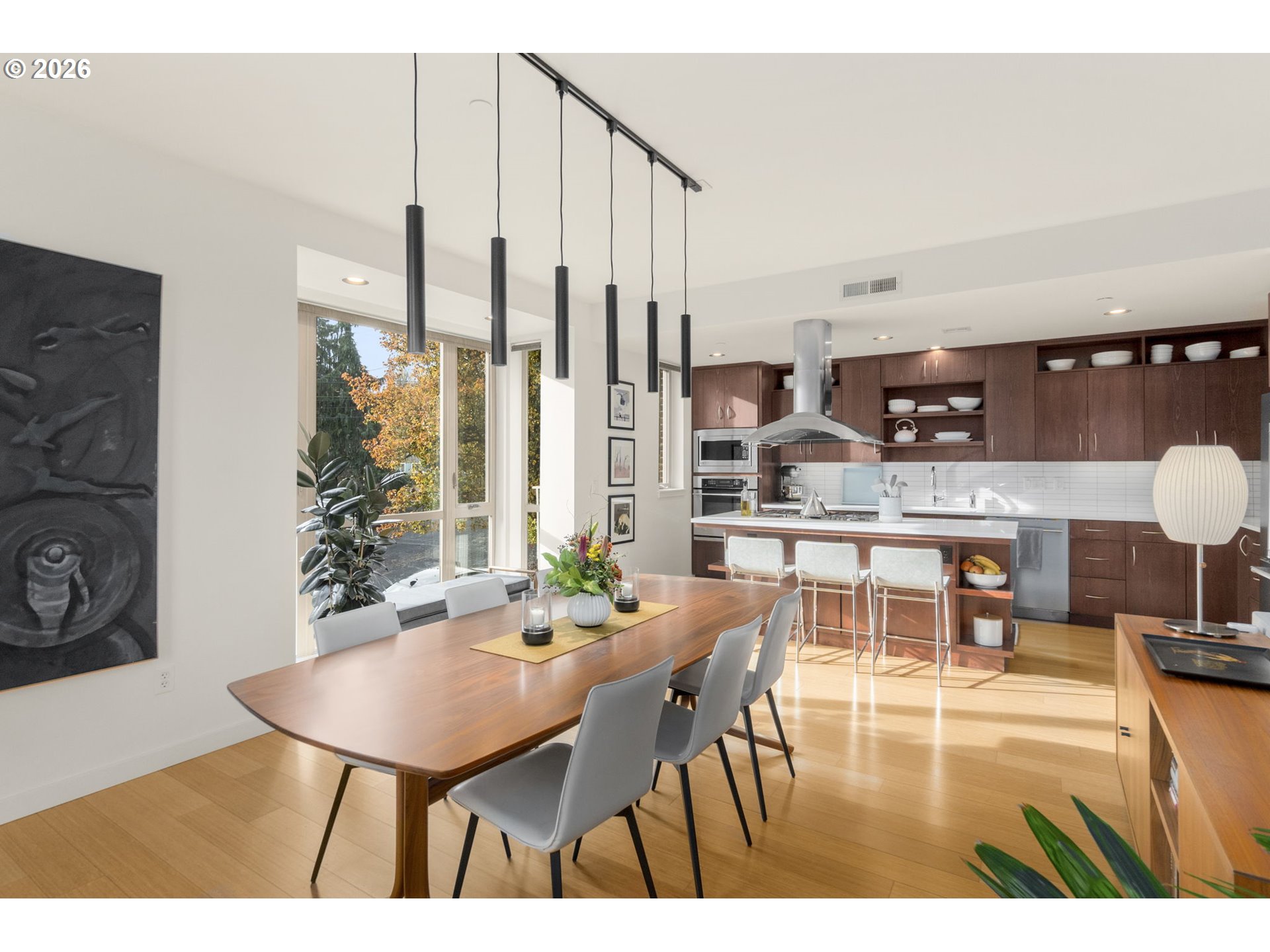 4280 South Corbett Avenue, Unit 102 Portland, OR 97239 - Photo 8 of 27 Dining Room