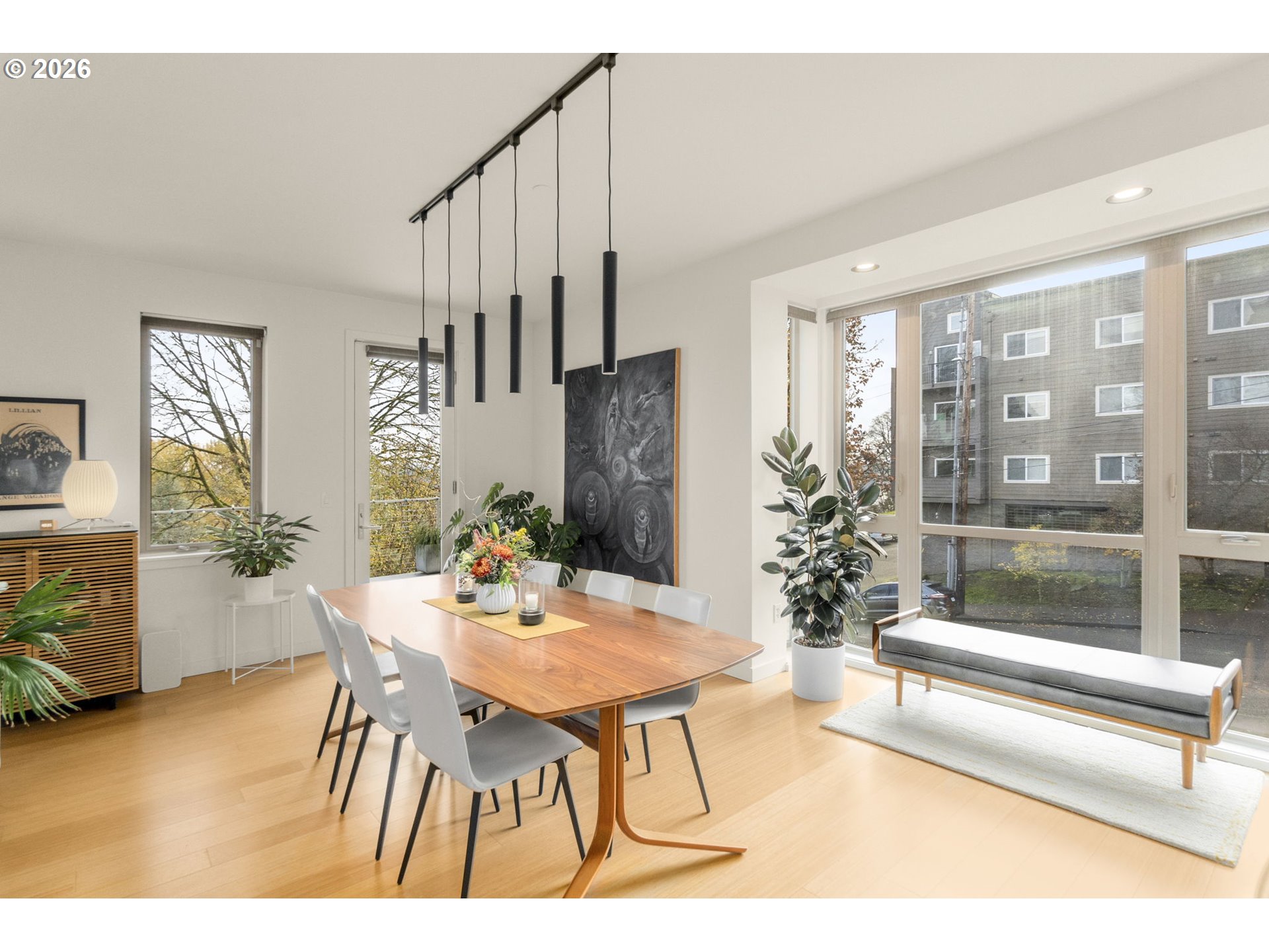 4280 South Corbett Avenue, Unit 102 Portland, OR 97239 - Photo 9 of 27 Dining Room