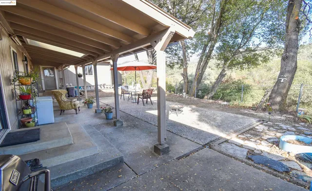 a view of a chairs and table in backyard