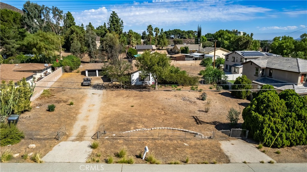 12043 Knoefler Drive Riverside, CA 92505 - Photo 9 of 15 a view of a water yard