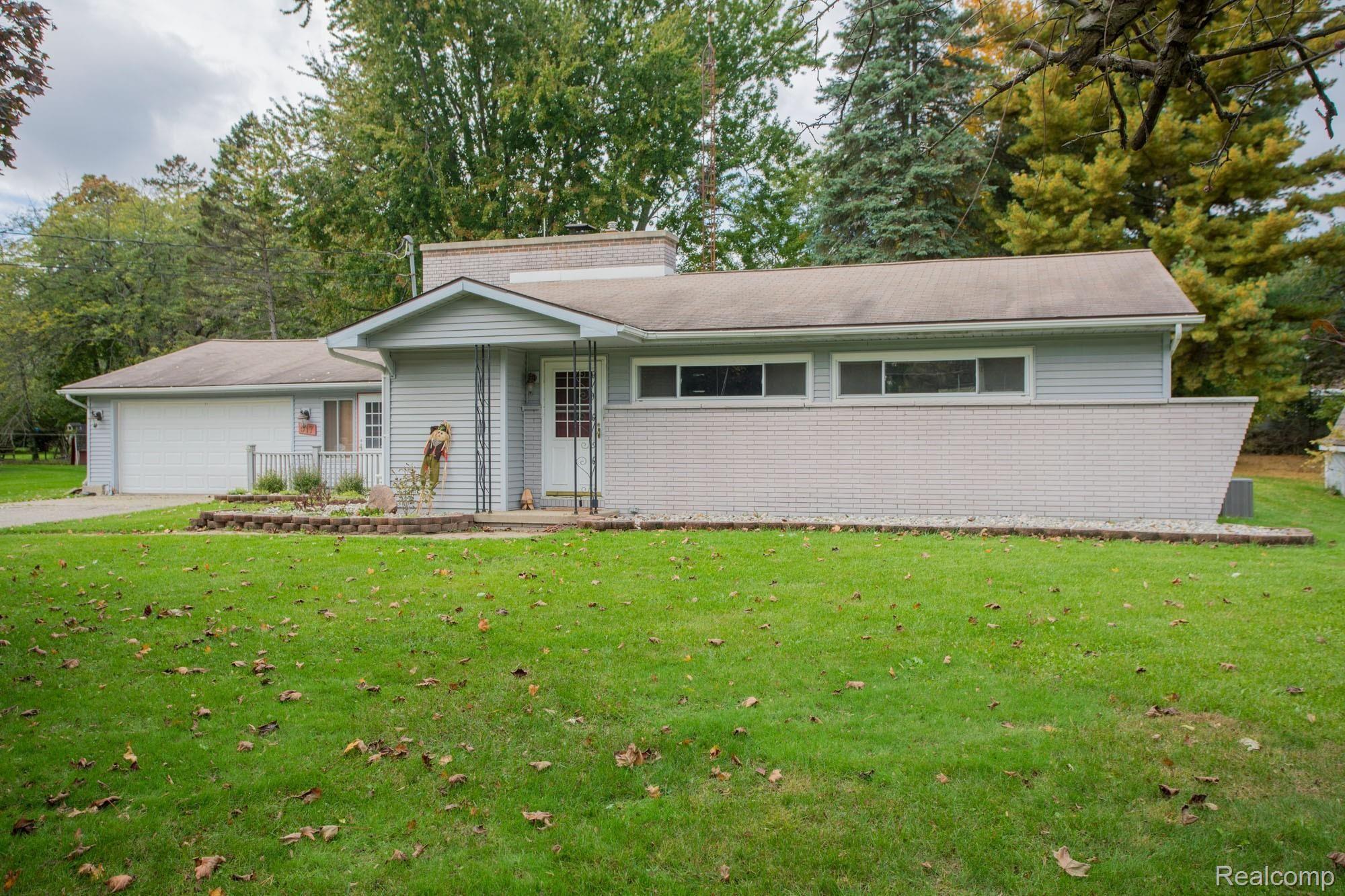 517 Riverside Drive Linden, MI 48451 - Photo 1 of 34 517-riverside-0015.jpg