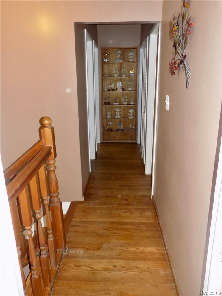 1817 Middle Trail Road Walled Lake, MI 48390 - Photo 22 of 28 ENTIRE UPPER LEVEL - HARDWOOD FLOORS UNDER CARPET!