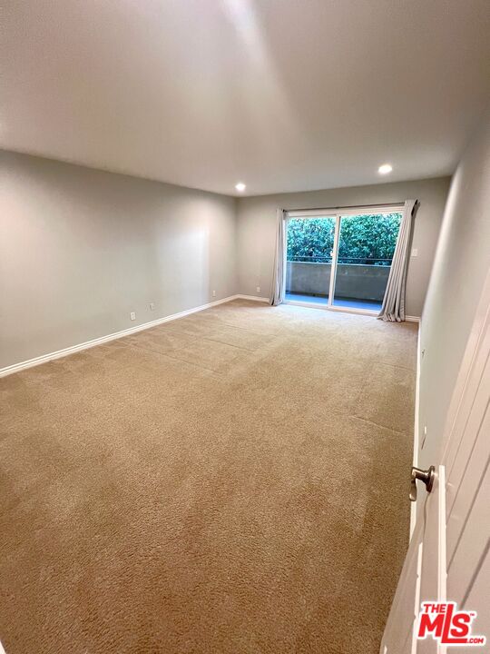1122 10th Street, Unit 4 Santa Monica, CA 90403 - Photo 9 of 18 an empty room with a yard and a window