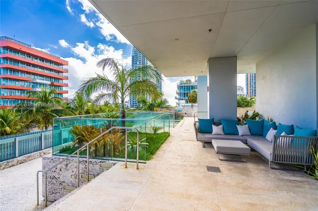 a view of outdoor space yard and porch