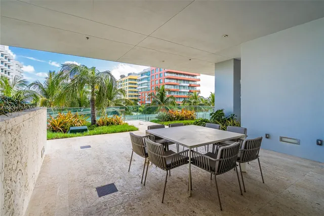 $5,000,000 | 120 Ocean Drive, Unit 700, Miami Beach, FL 33139