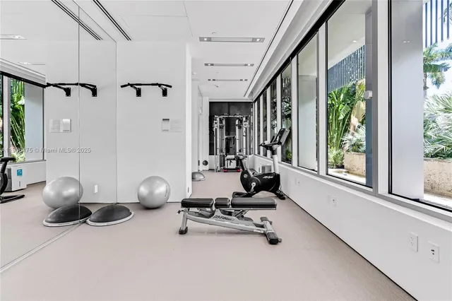 $5,000,000 | 120 Ocean Drive, Unit 700, Miami Beach, FL 33139