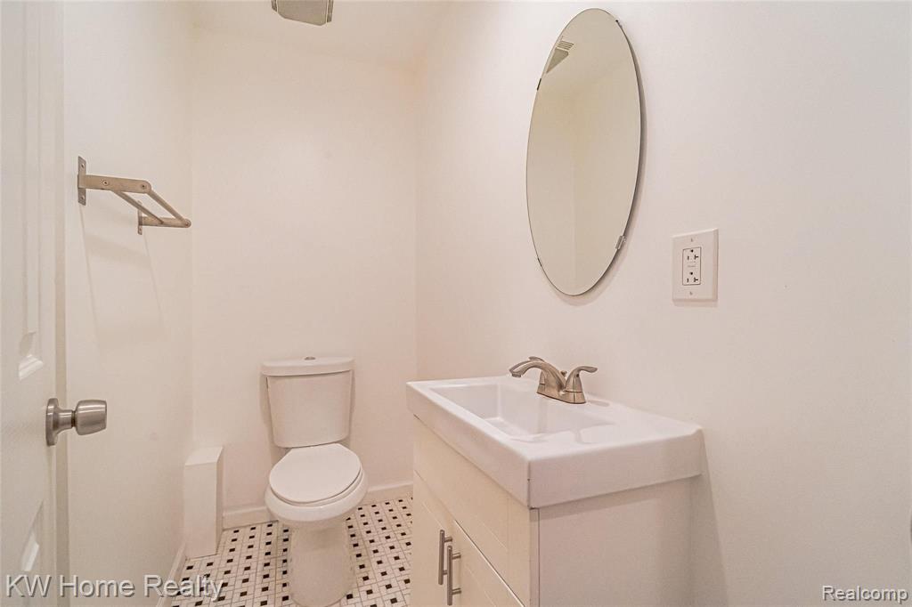 6914 Halyard Road Bloomfield Hills, MI 48301 - Photo 18 of 44