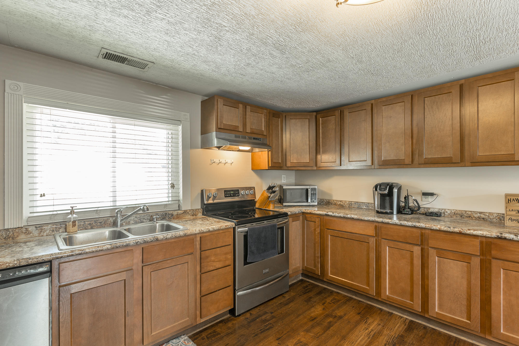 1628 Prigmore Road Chattanooga, TN 37412 - Photo 11 of 49 Kitchen