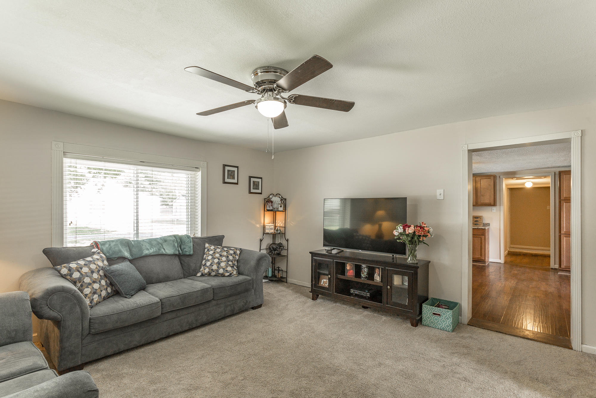 1628 Prigmore Road Chattanooga, TN 37412 - Photo 4 of 49 Living Room