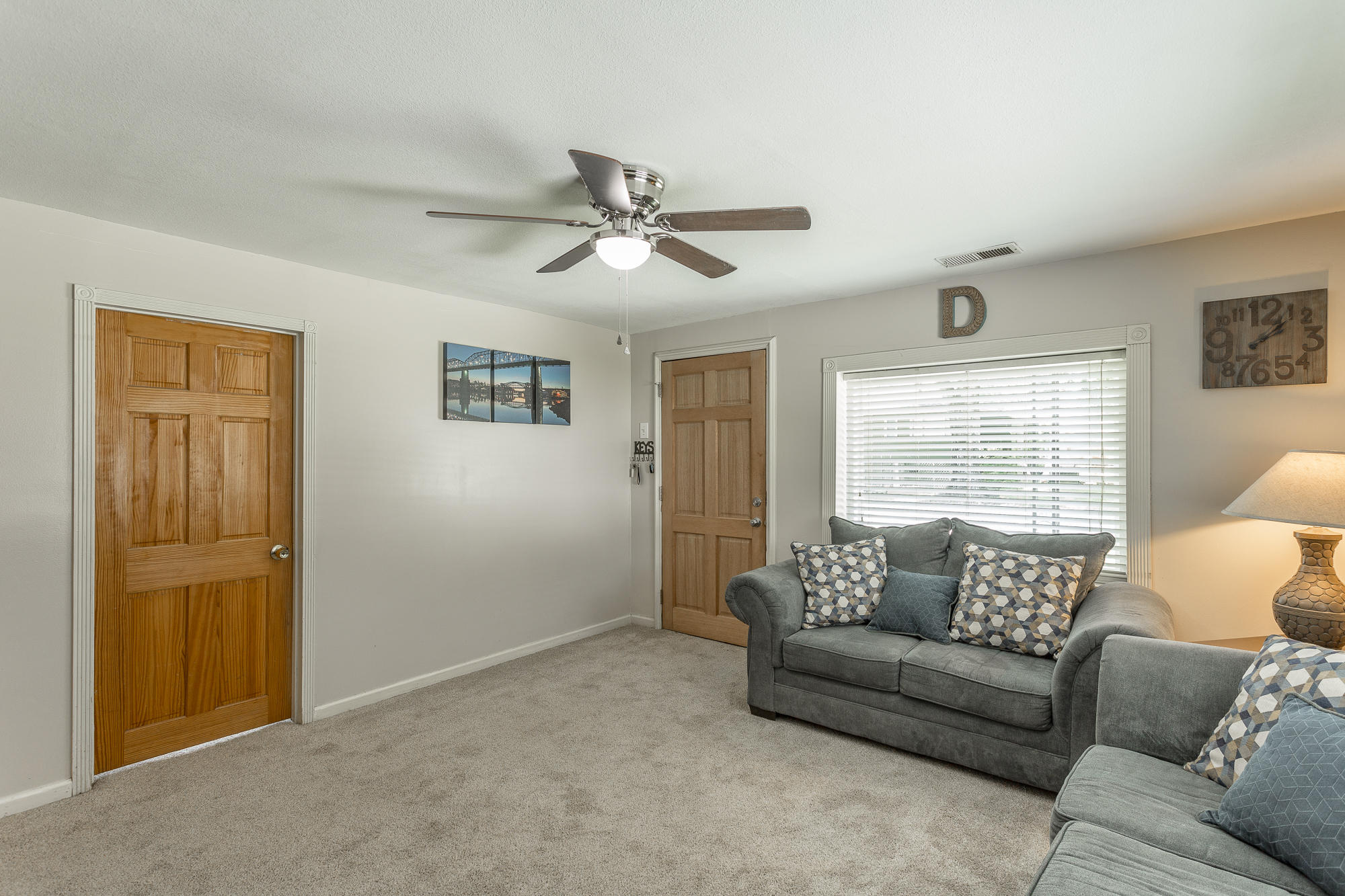 1628 Prigmore Road Chattanooga, TN 37412 - Photo 10 of 49 Living Room