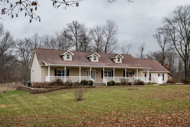 $425,000 | 11052 Prestwick Drive, Benton, IL 62812