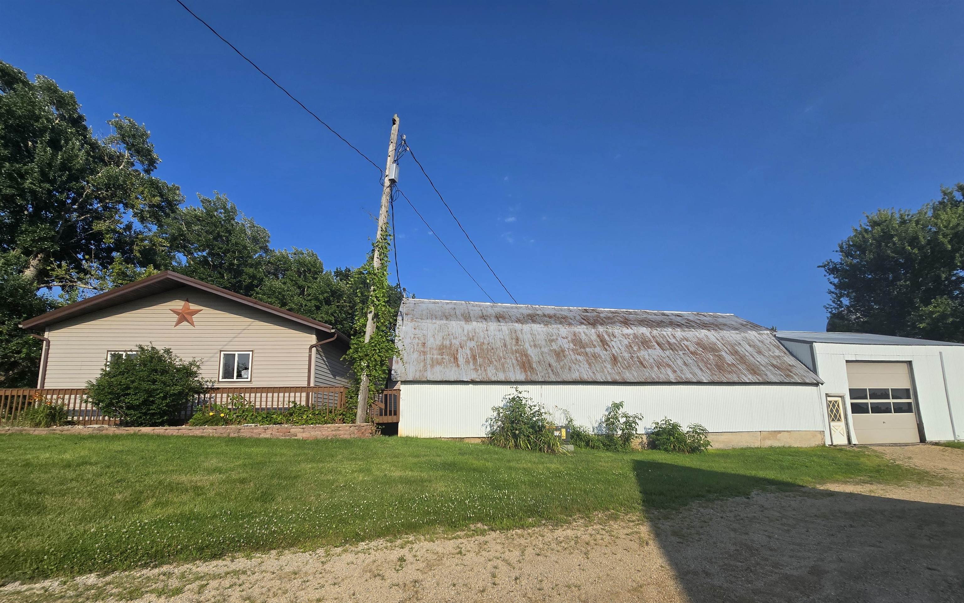 6827 Highway 18 Fennimore, WI 53809 - Photo 4 of 36
