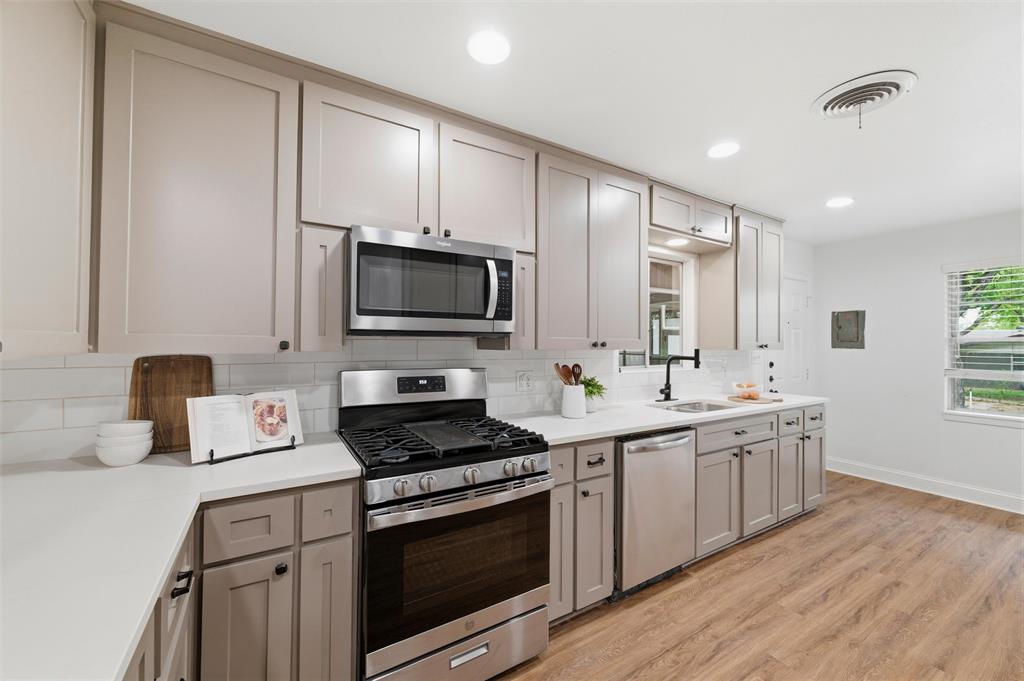 5101 Rector Avenue Fort Worth, TX 76133 - Photo 10 of 38
