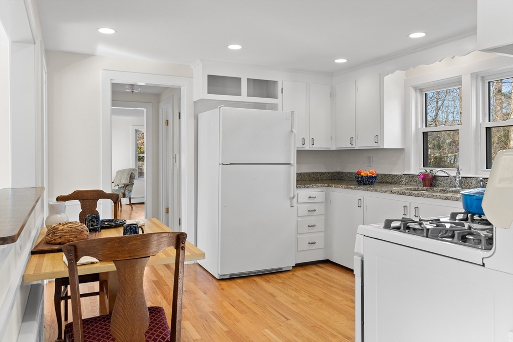 40 Moynihan Road Hamilton, MA 01982 - Photo 4 of 34 Gallery Image 4
