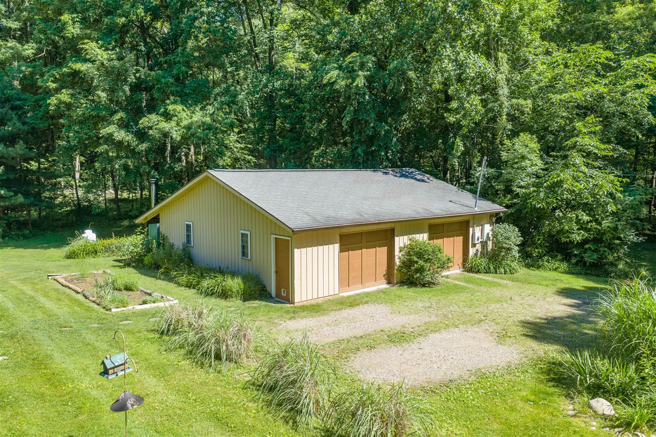 1254 Burbank Road Quincy, MI 49082 - Photo 8 of 36