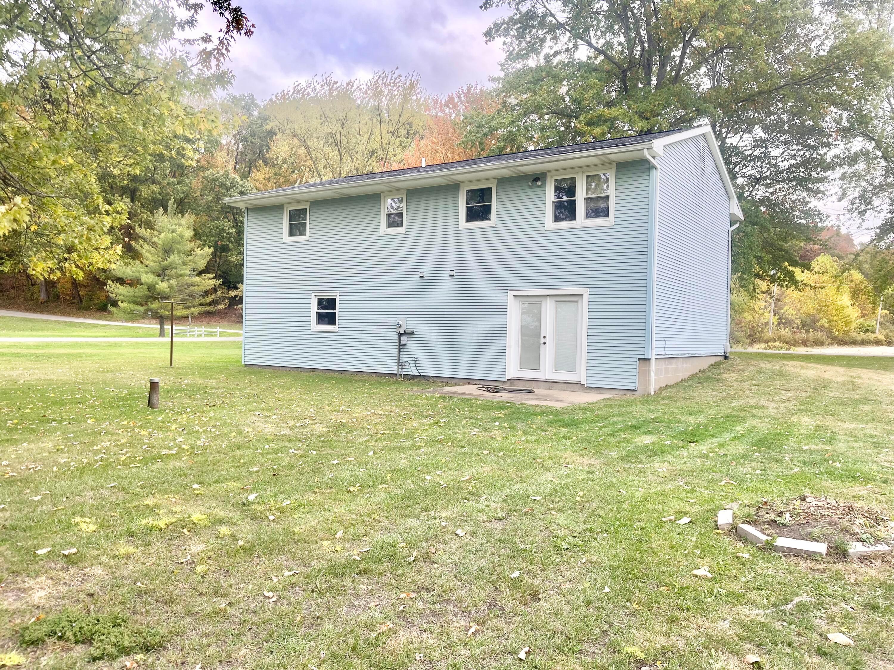 1295 Quarry Road Southeast Lancaster, OH 43130 - Photo 3 of 22 IMG_5829