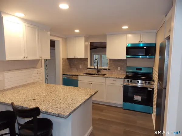 $359,000 | 218 Griffin Road, Suffield, CT 06093