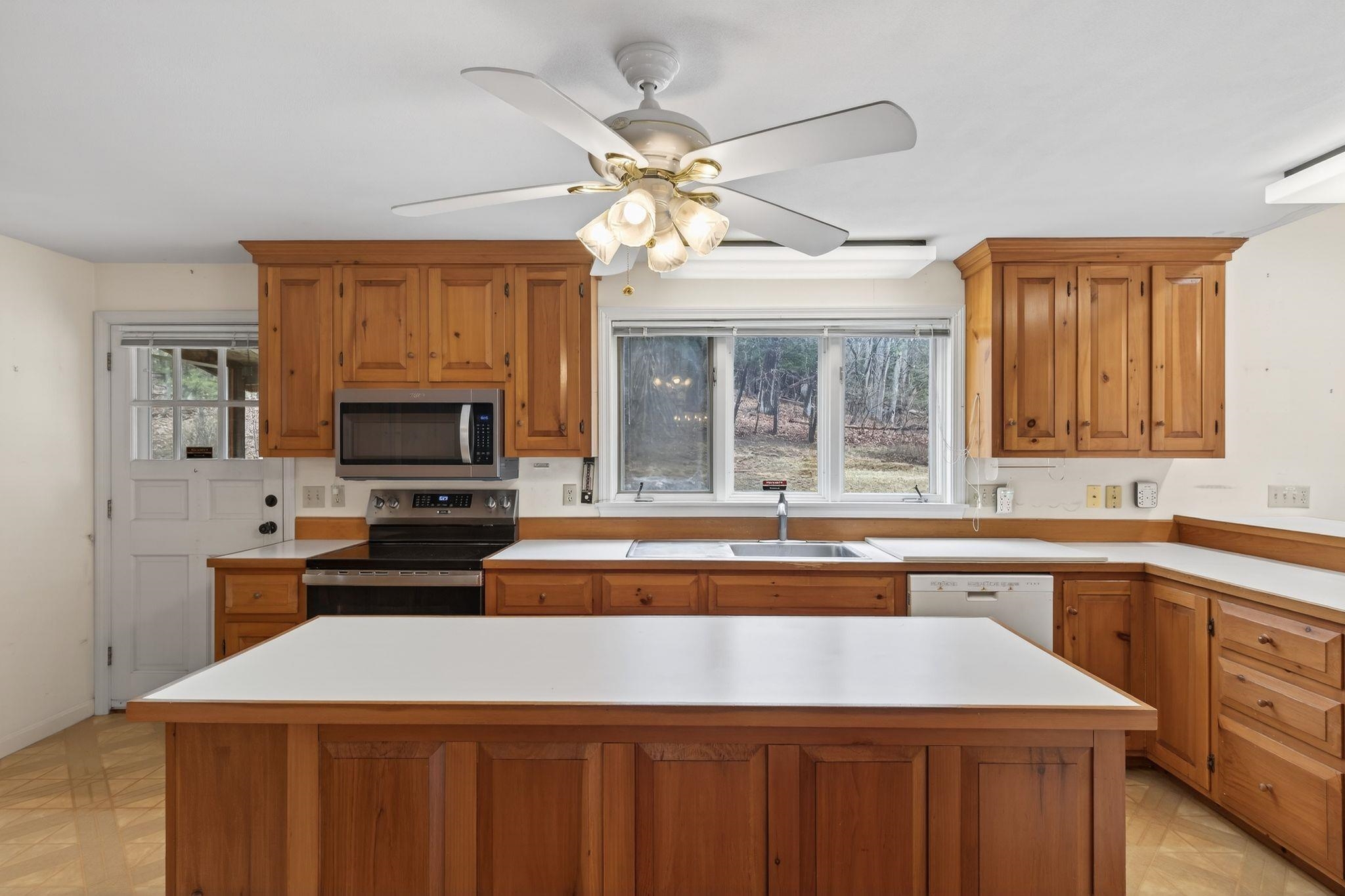 31 Gage Road Bedford, NH 03110 - Photo 15 of 45