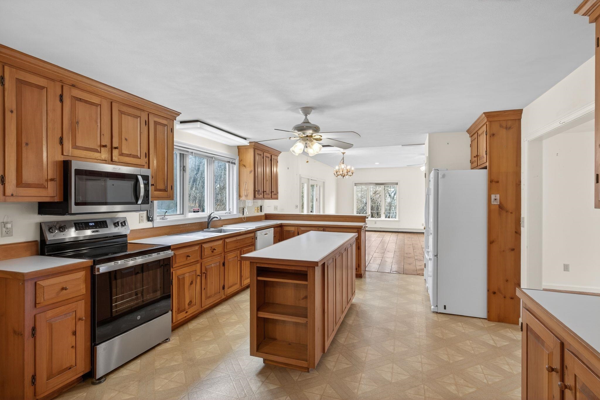 31 Gage Road Bedford, NH 03110 - Photo 17 of 45