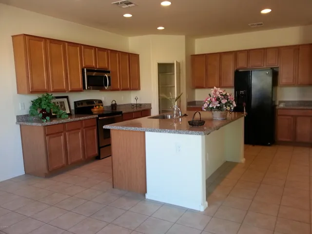 $2,550 | 1932 East Ravenswood Drive, Gilbert, AZ 85298