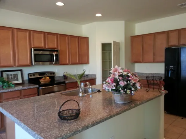 $2,550 | 1932 East Ravenswood Drive, Gilbert, AZ 85298