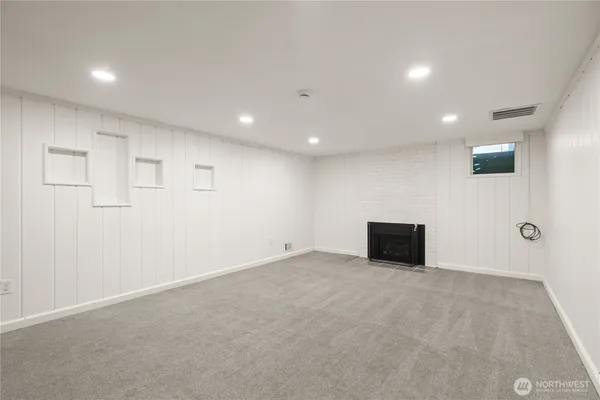 $3,800 | 16253 13th Avenue Southwest, Burien, WA 98166