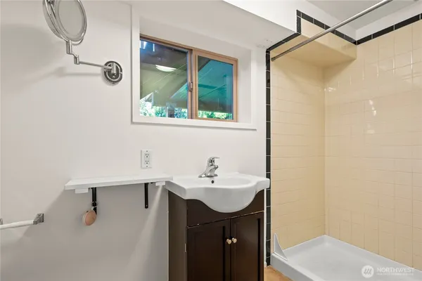 $3,800 | 16253 13th Avenue Southwest, Burien, WA 98166