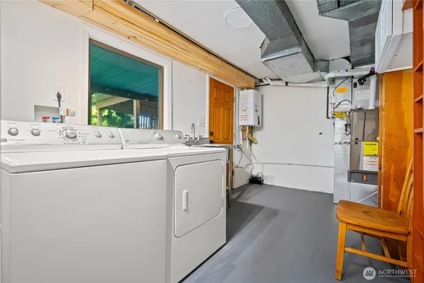 $3,800 | 16253 13th Avenue Southwest, Burien, WA 98166