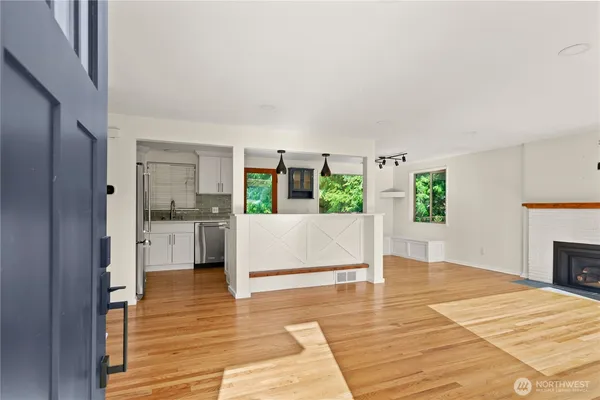$3,800 | 16253 13th Avenue Southwest, Burien, WA 98166