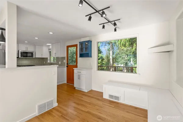 $3,800 | 16253 13th Avenue Southwest, Burien, WA 98166