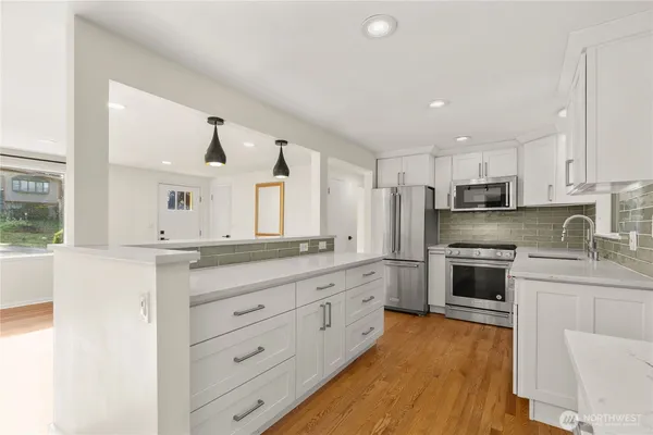 $3,800 | 16253 13th Avenue Southwest, Burien, WA 98166
