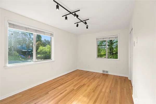 $3,800 | 16253 13th Avenue Southwest, Burien, WA 98166