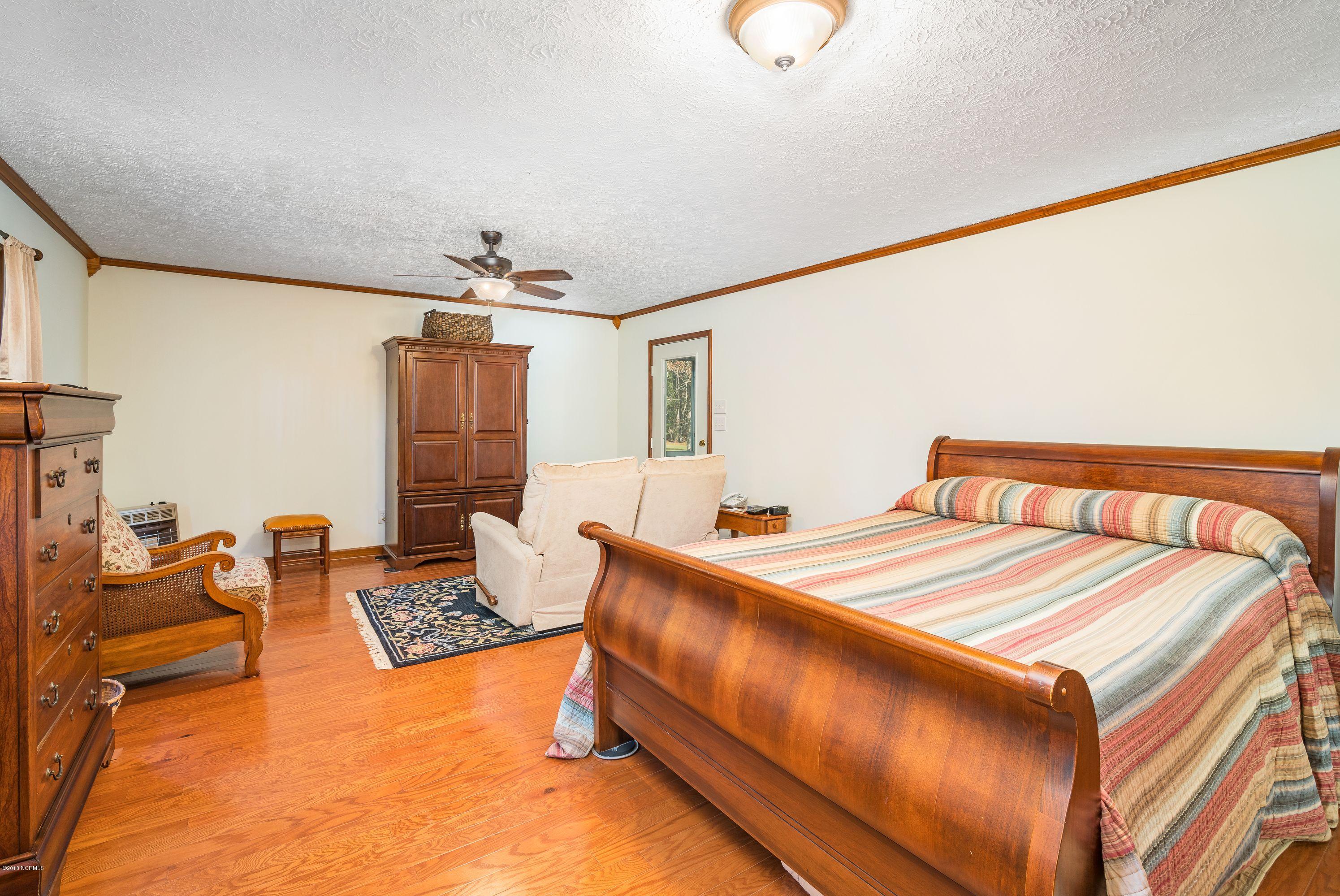 4810 Merrimon Road Beaufort, NC 28516 - Photo 19 of 37 4810 Merrimon Rd - Principal Bedroom