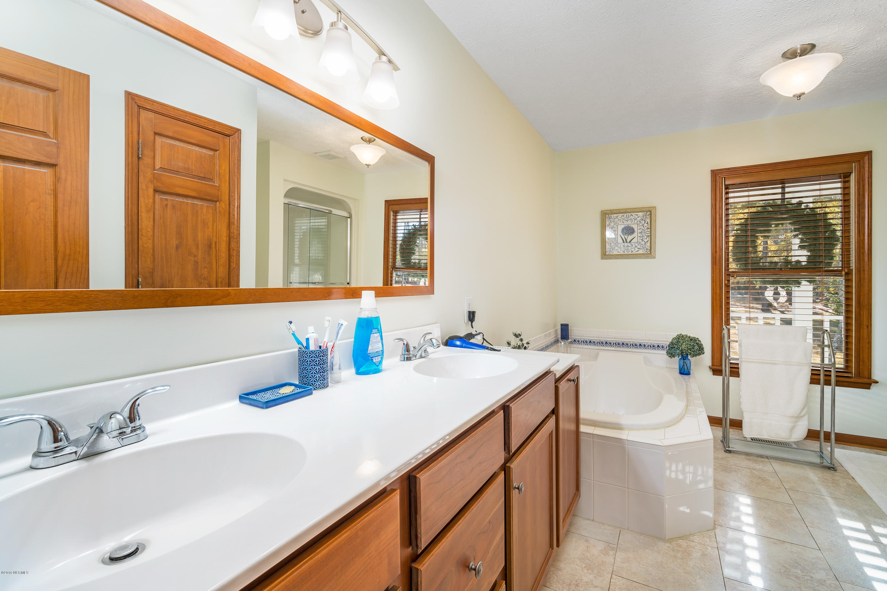 4810 Merrimon Road Beaufort, NC 28516 - Photo 20 of 37 4810 Merrimon Rd - Principal Bath