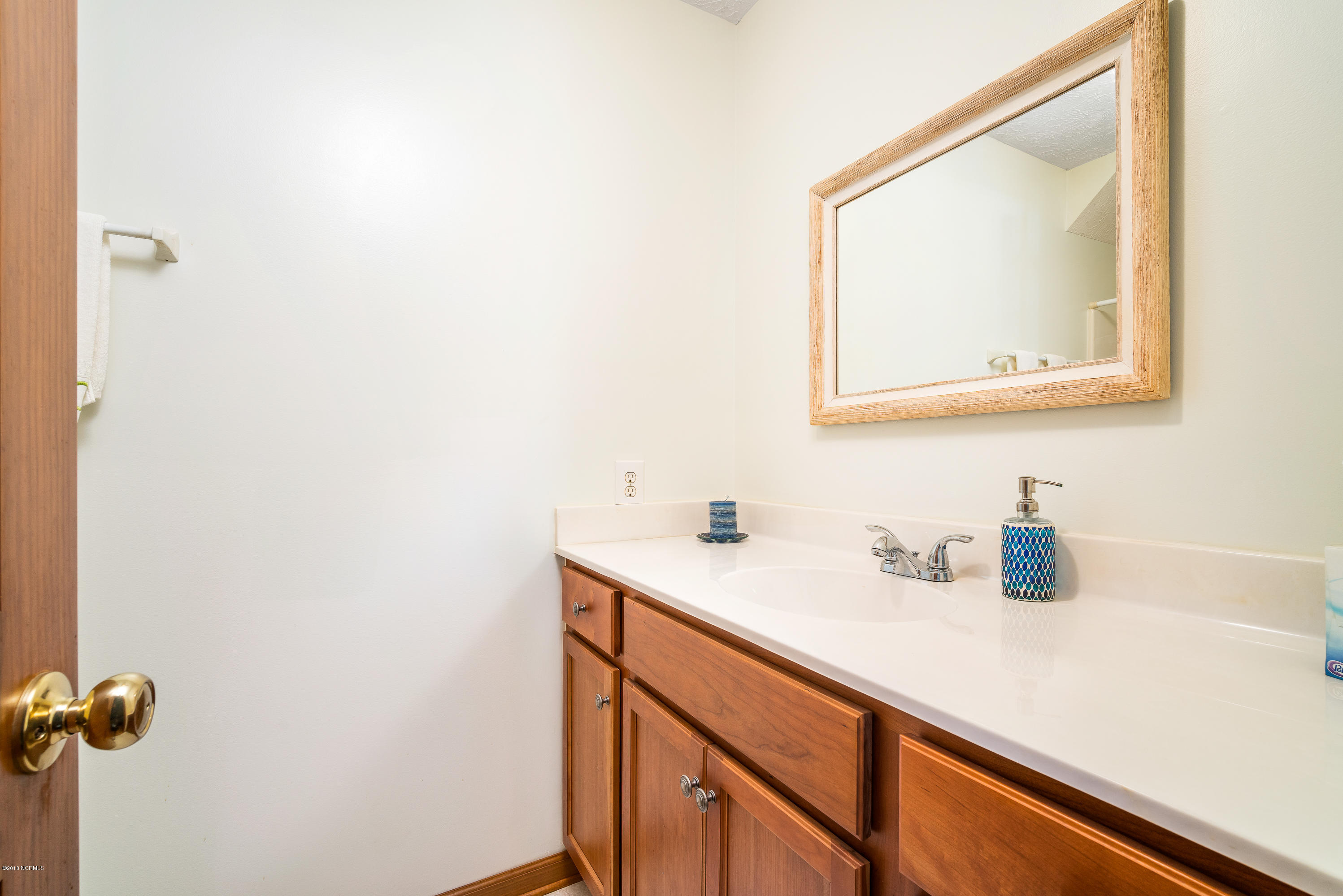 4810 Merrimon Road Beaufort, NC 28516 - Photo 26 of 37 4810 Merrimon Rd - Upstairs Bath