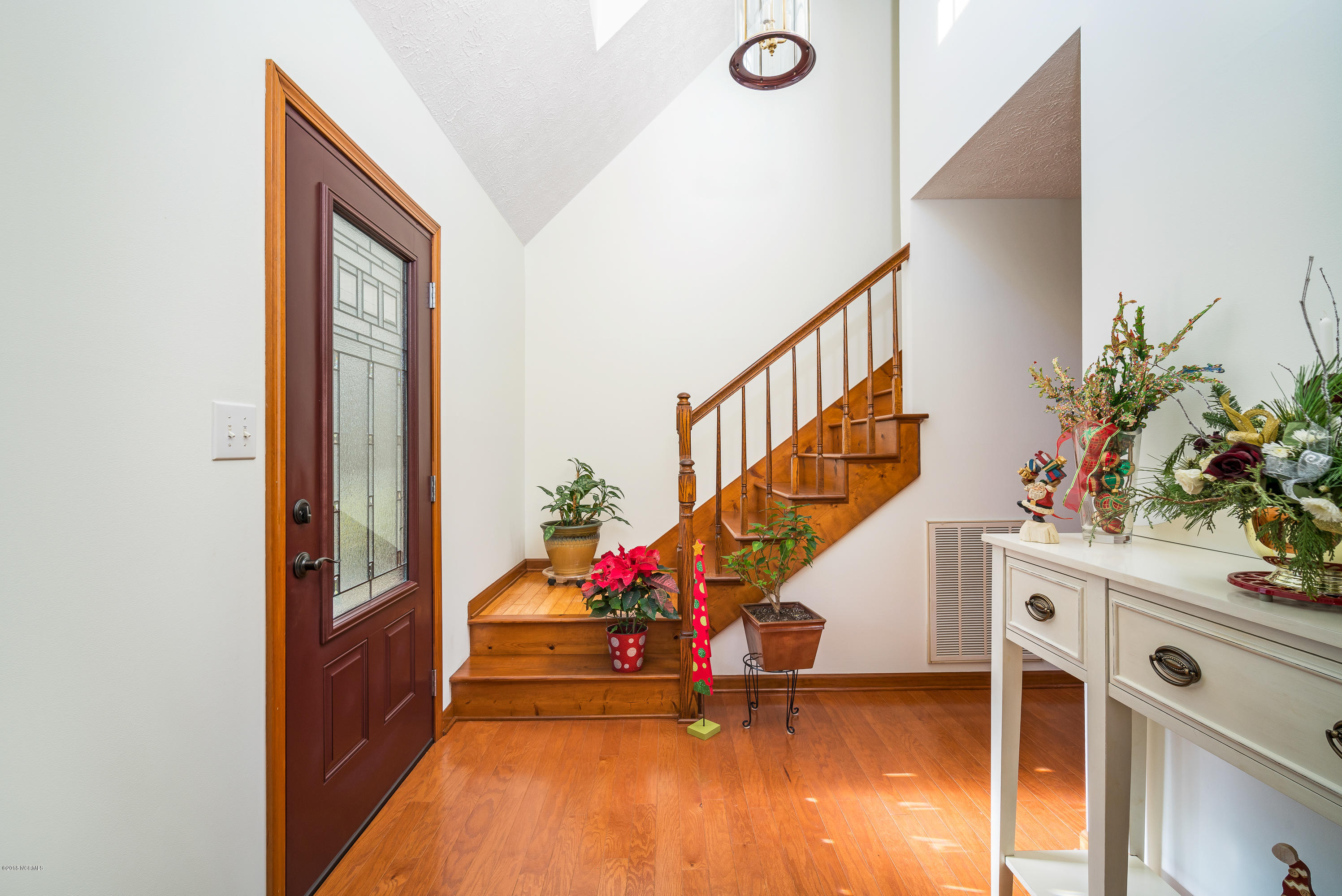 4810 Merrimon Road Beaufort, NC 28516 - Photo 7 of 37 4810 Merrimon Rd - Entry Foyer