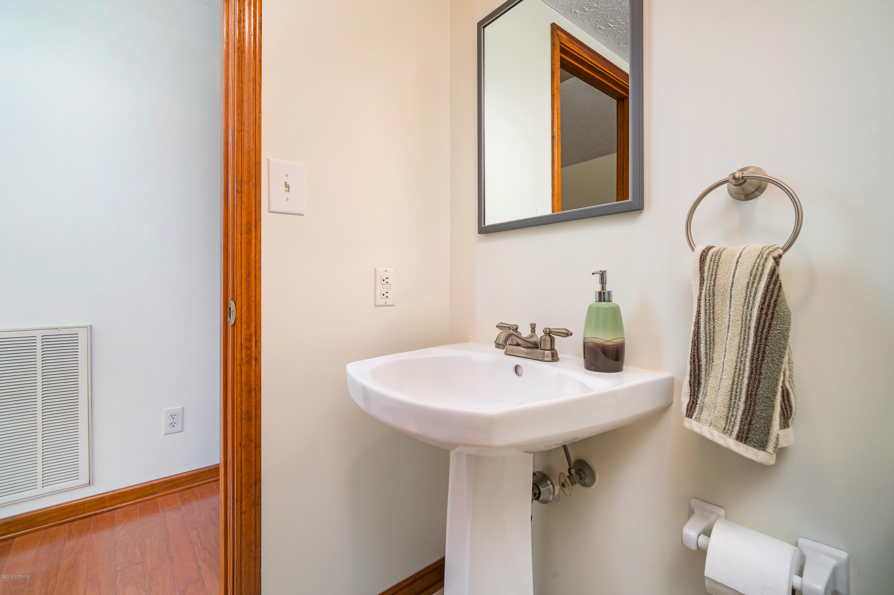 4810 Merrimon Road Beaufort, NC 28516 - Photo 9 of 37 4810 Merrimon Rd - Powder Room