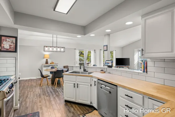 $324,900 | 2317 Edington Drive Southeast, Grand Rapids, MI 49508