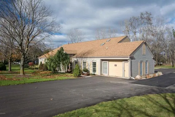 $324,900 | 2317 Edington Drive Southeast, Grand Rapids, MI 49508