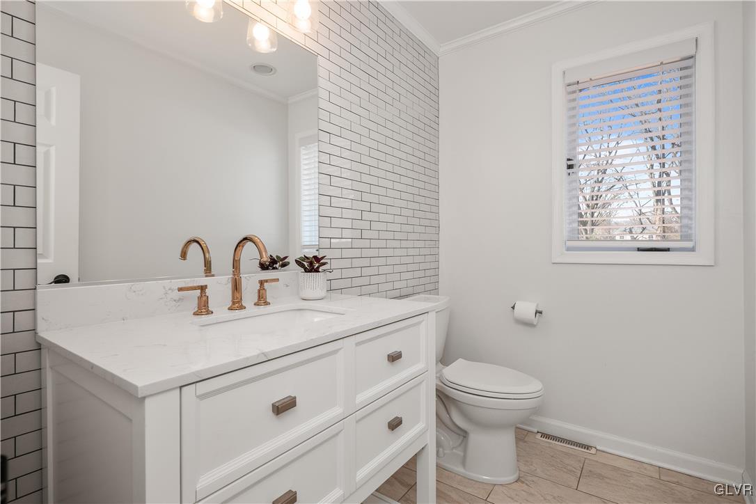 132 Wedgewood Road Bethlehem, PA 18017 - Photo 21 of 36 Powder Room