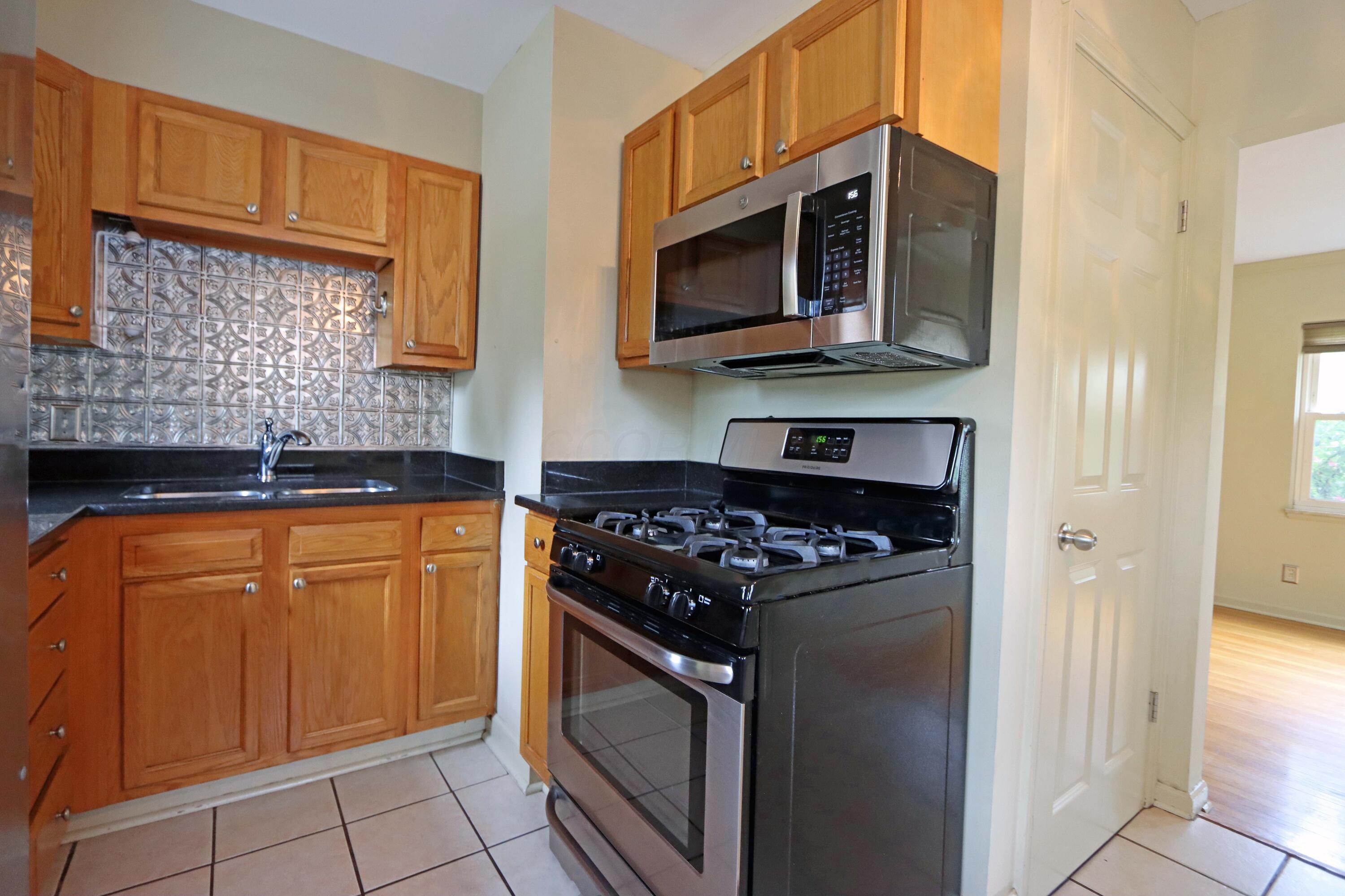 925 South Chesterfield Road Columbus, OH 43209 - Photo 12 of 48 925 S Chesterfield