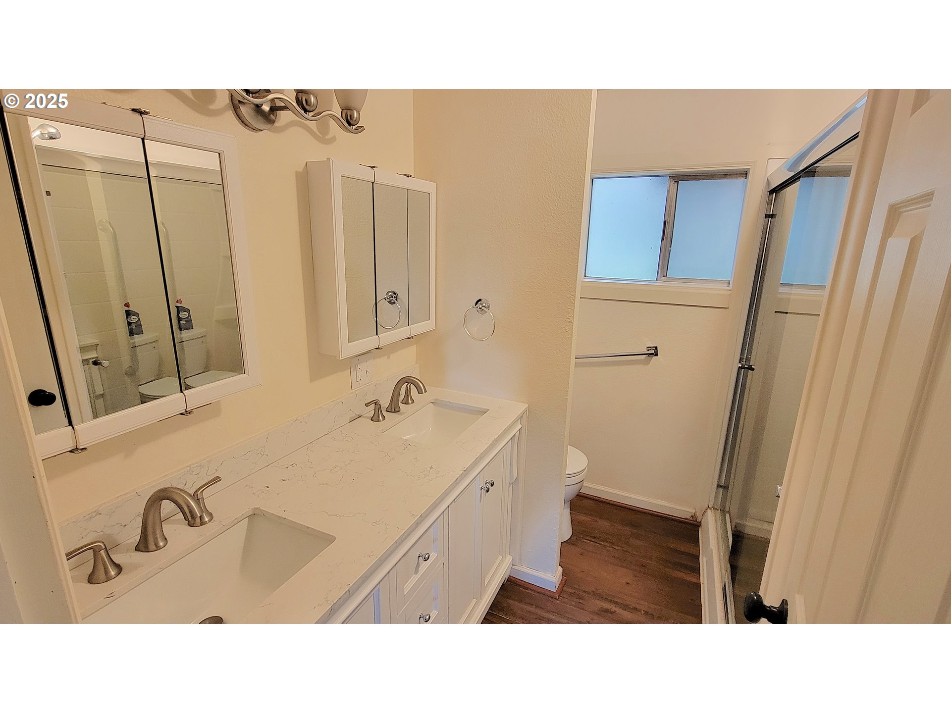 905 North E Barnes Butte Road Prineville, OR 97754 - Photo 5 of 11 a bathroom with a sink a mirror and a bathtub