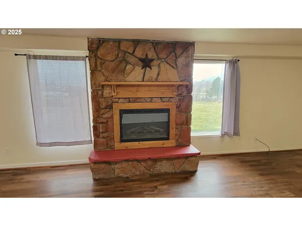 a black and white photo of a fireplace