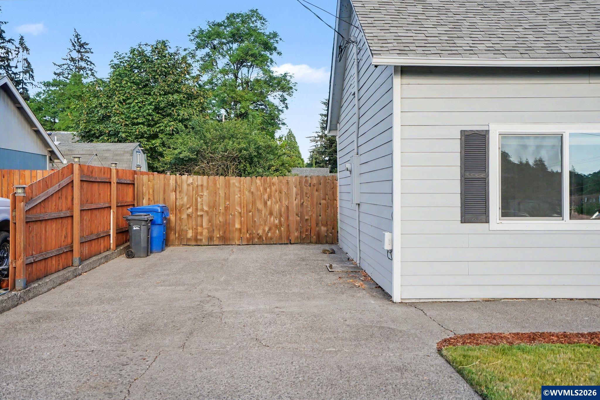 264 7th Street Lyons, OR 97358 - Photo 4 of 32