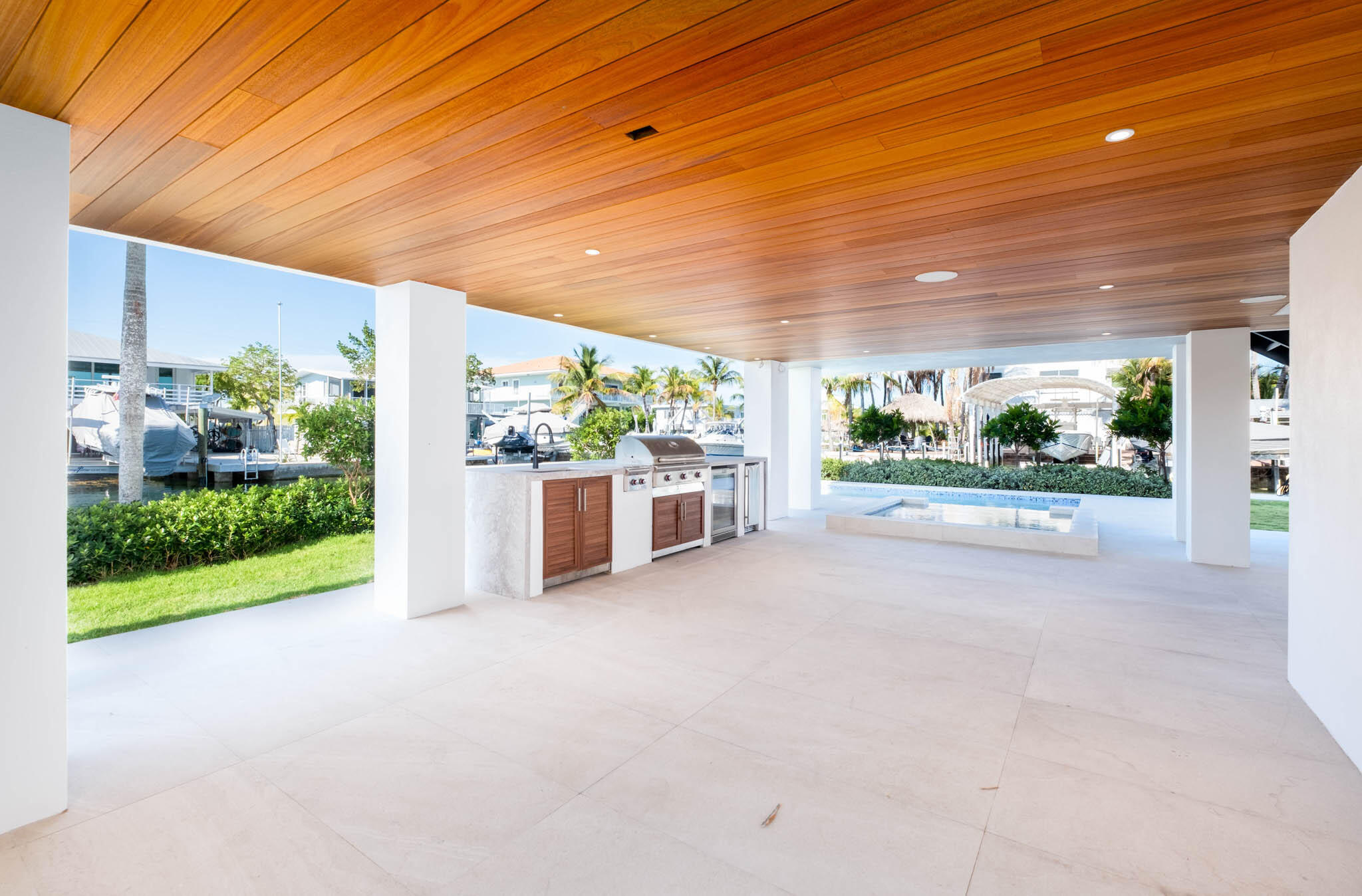 301 Buttonwood Circle, Unit B Key Largo, FL 33037 - Photo 8 of 52 Covered Entertaining