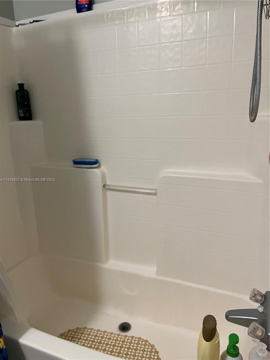28501 Southwest 152nd Avenue Homestead, FL 33033 - Photo 20 of 32 a bathroom with a bathtub