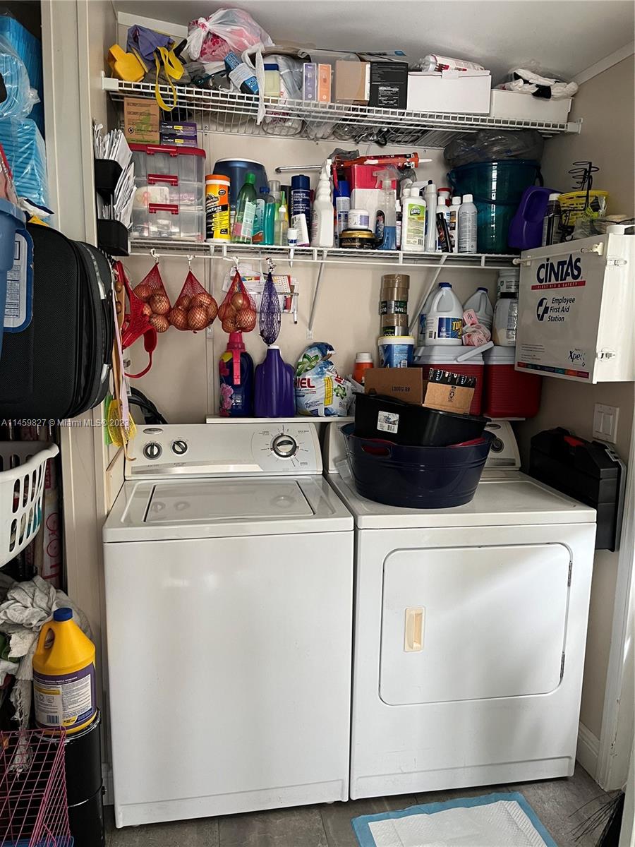28501 Southwest 152nd Avenue Homestead, FL 33033 - Photo 7 of 32 a utility room with dryer and washer