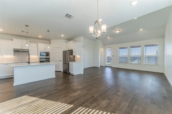 $3,250 | 1110 Stallion Lane, Justin, TX 76247