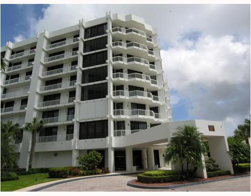 20320 Fairway Oaks Drive, Unit 373 Boca Raton, FL 33434 - Photo 1 of 27 a front view of a multi story building